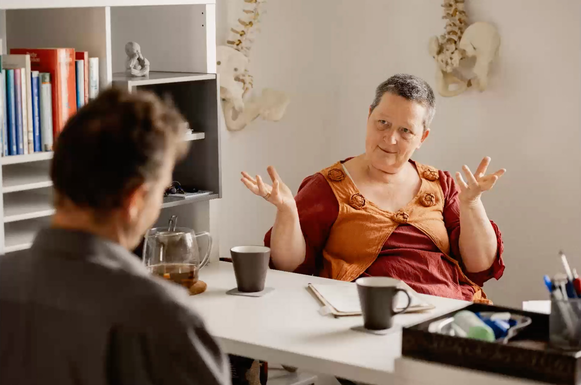 Denise Fürst – Heilpraktikerin, Expertin für Stress & Angst – Video Überlagerung